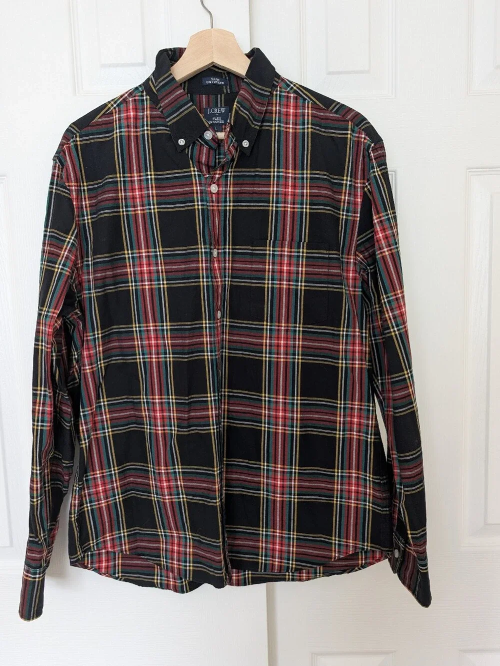 J. Crew Men's Slim Untucked Tartan Black Red Holiday Buttton-Down Shirt, size L
